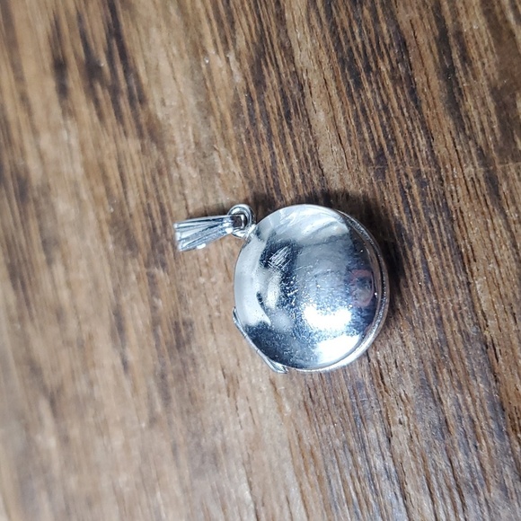 Sterling silver 925 mini locket pendant P202